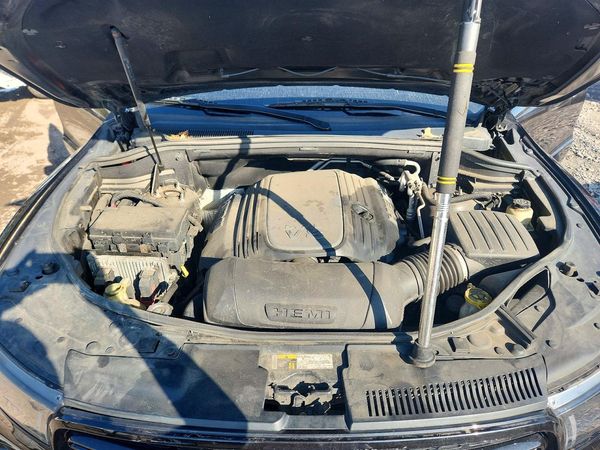 2015 DODGE DURANGO R/T — Engine bay