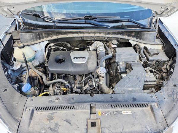 2017 HYUNDAI TUCSON — Engine bay
