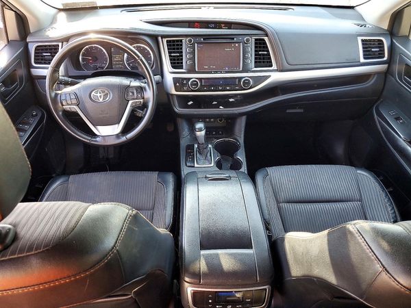 2017 TOYOTA HIGHLANDER LE/LE Plus — CKPT