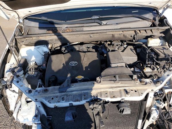 2017 TOYOTA HIGHLANDER LE/LE Plus — Engine bay