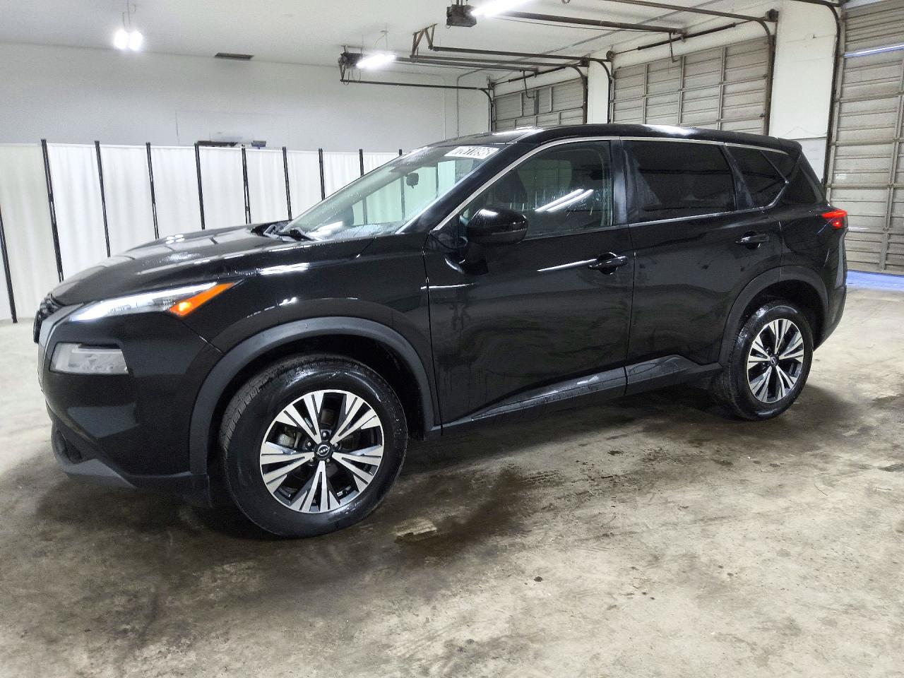 2022 NISSAN ROGUE SV — Front 3/4