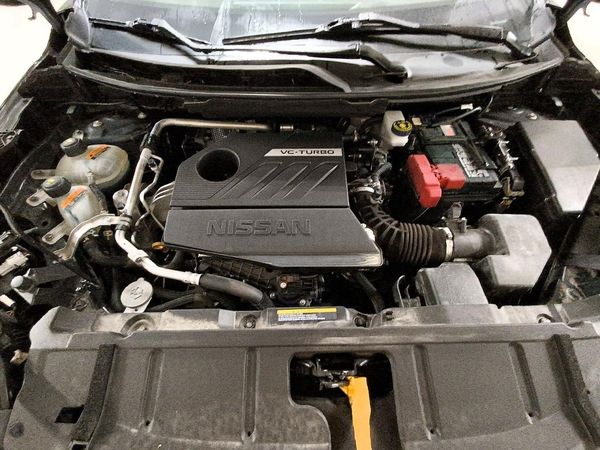 2022 NISSAN ROGUE SV — Engine bay
