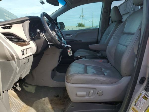2015 TOYOTA SIENNA