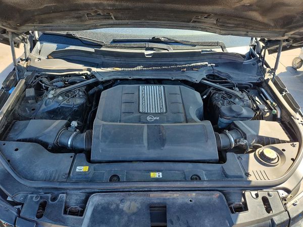 2016 LAND ROVER RANGEROVER SVR — Engine bay