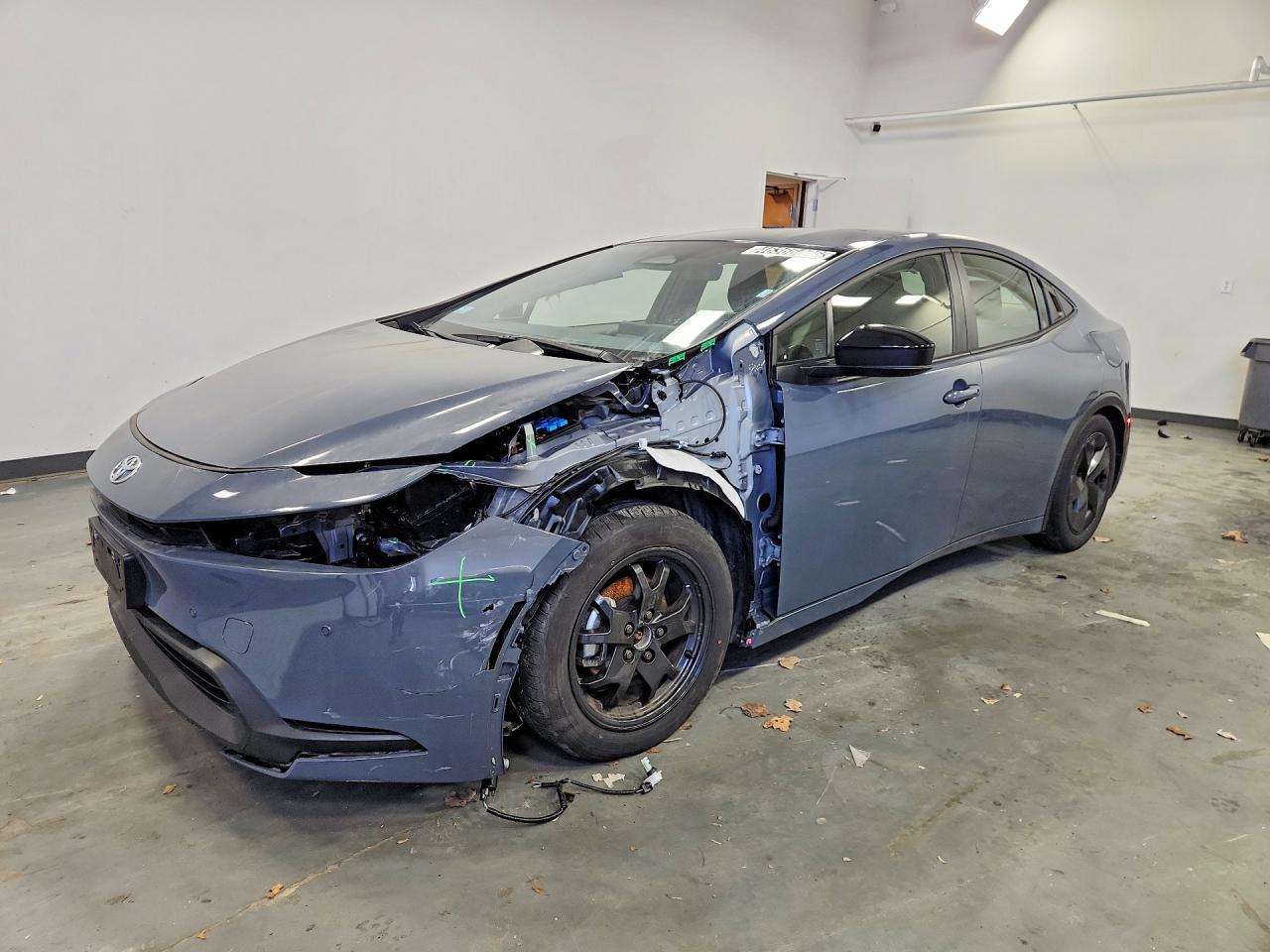 2025 TOYOTA PRIUS — Front 3/4