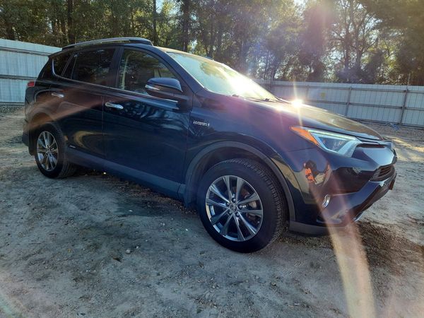 2018 TOYOTA RAV4 Ltd — Passenger 3/4