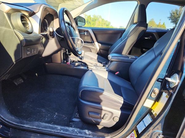 2018 TOYOTA RAV4 Ltd — DENT