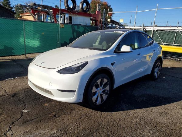 2023 TESLA MODEL Y — DSFA — Front 3/4