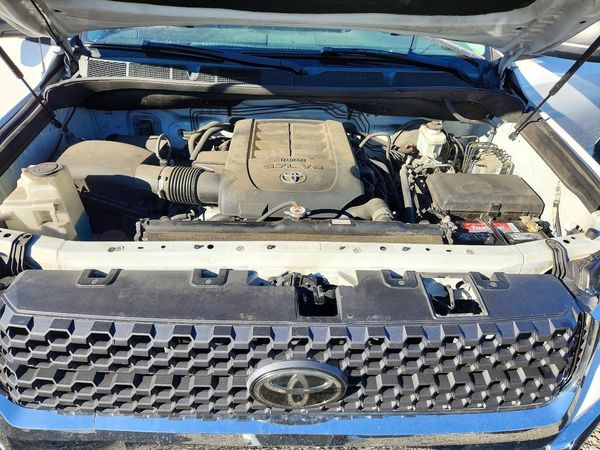 2019 TOYOTA TUNDRA SR5 Grade — Engine bay