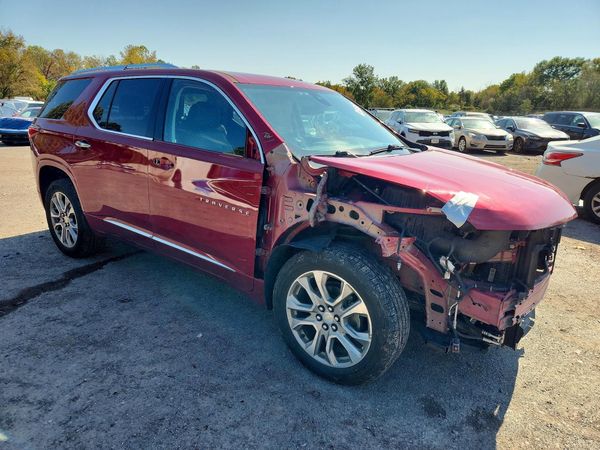 2020 CHEVROLET TRAVERSE Premier — Passenger 3/4