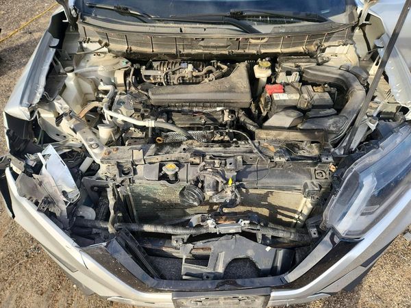 2019 NISSAN ROGUE — Engine bay