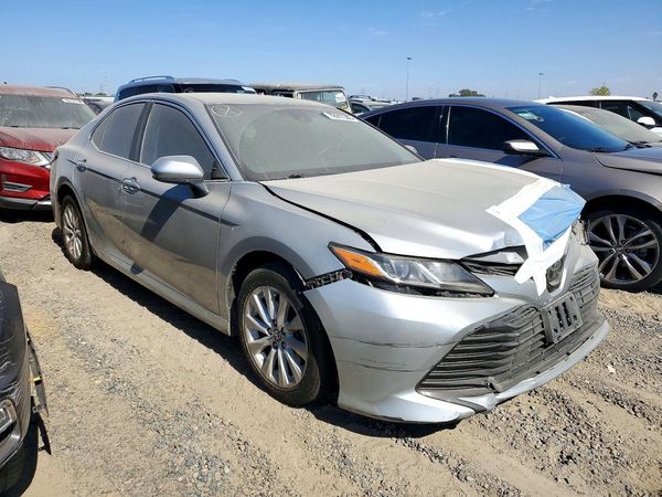 2018 TOYOTA CAMRY L/LE/SE/XLE — Passenger 3/4