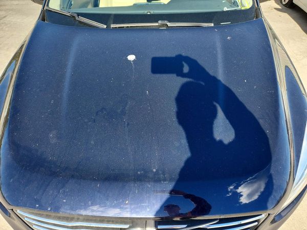 2016 VOLVO XC60 — Engine bay