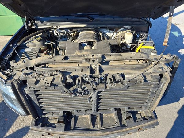 2017 CHEVROLET TAHOE Premier — Engine bay