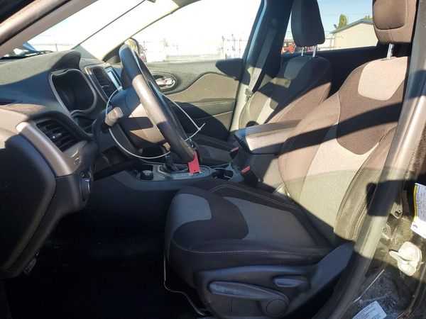 2016 JEEP CHEROKEE Sport — DENT
