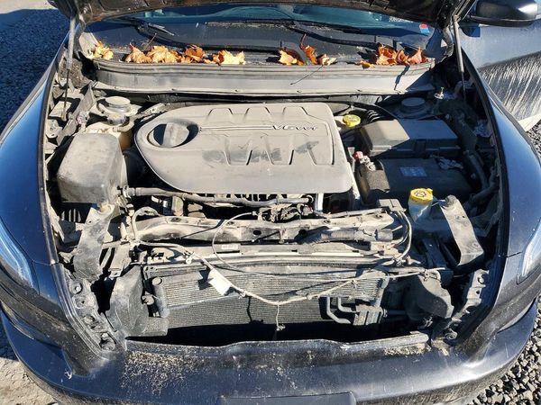 2016 JEEP CHEROKEE Sport — Engine bay