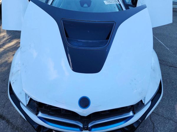 2016 BMW I SERIES — Engine bay