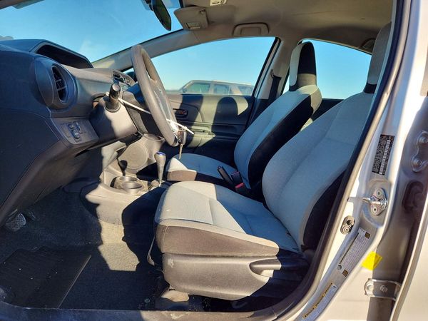 2015 TOYOTA PRIUS C ON — DENT