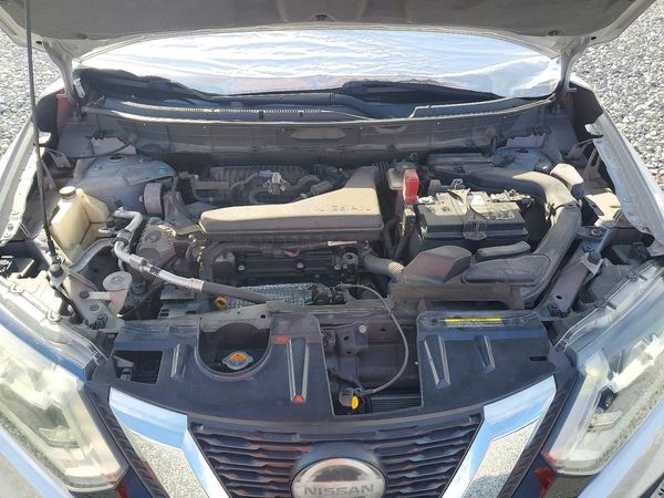 2019 NISSAN ROGUE — Engine bay