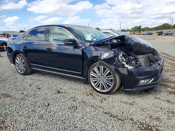 2017 VOLKSWAGEN PASSAT SEL Premium — Passenger 3/4