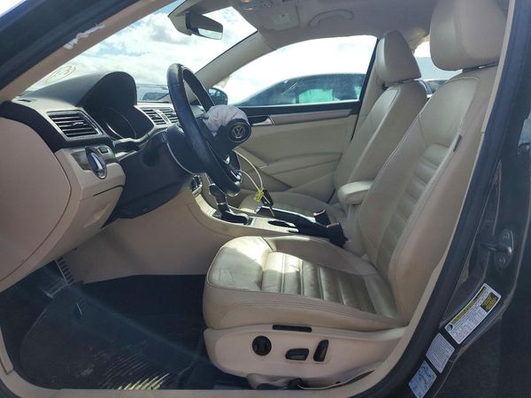 2017 VOLKSWAGEN PASSAT SEL Premium — DENT