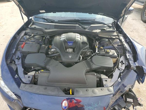 2015 MASERATI GHIBLI — Engine bay