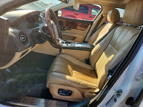 2014 JAGUAR XJ XJL Portfolio — DENT