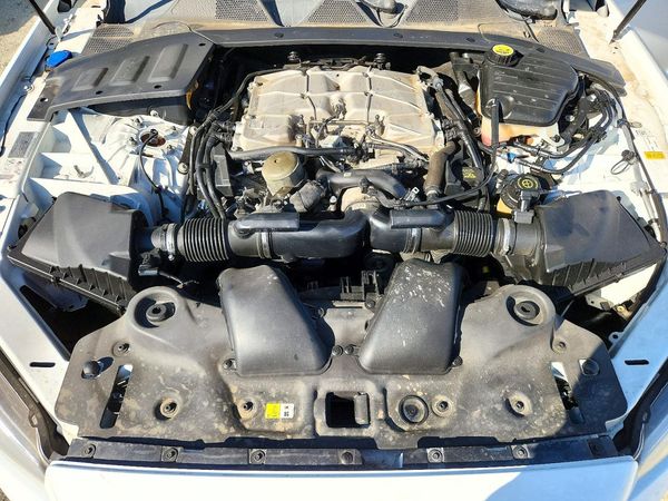 2014 JAGUAR XJ XJL Portfolio — Engine bay