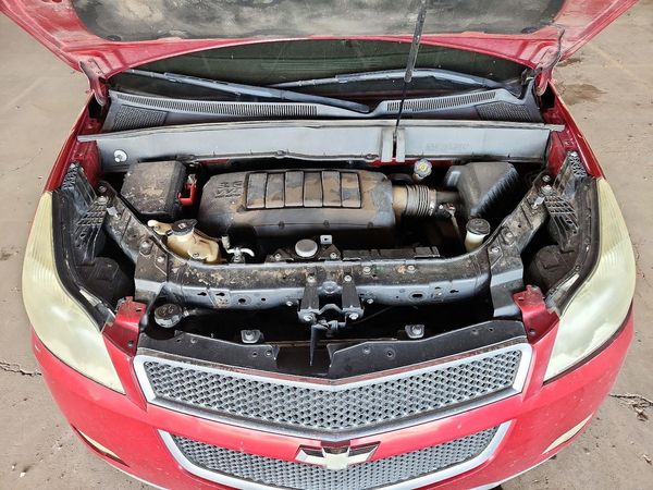 2012 CHEVROLET TRAVERSE LT — Engine bay