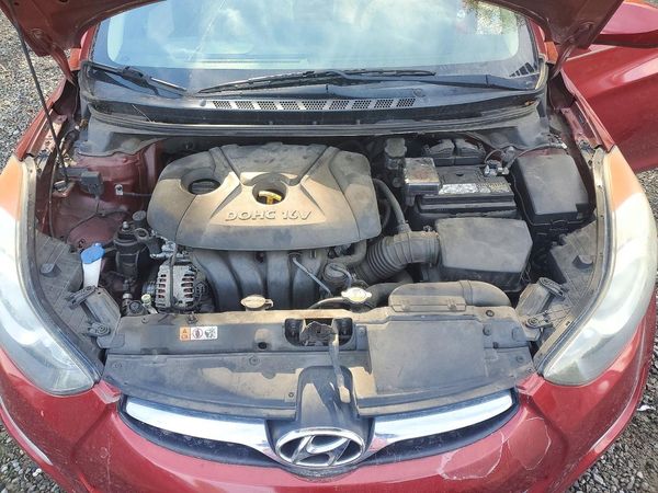 2013 HYUNDAI ELANTRA — Engine bay