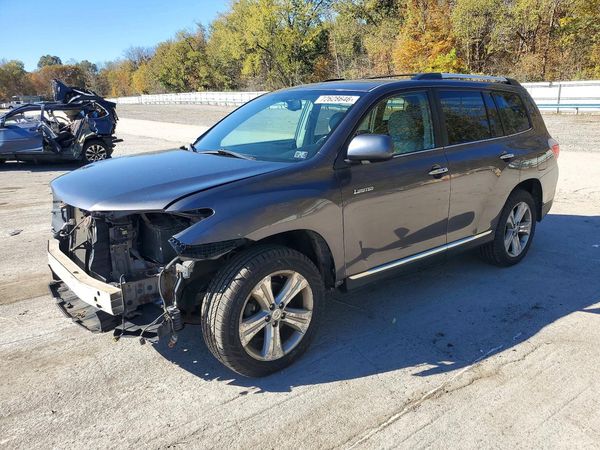 2013 TOYOTA HIGHLANDER Base/Hybrid — Front 3/4