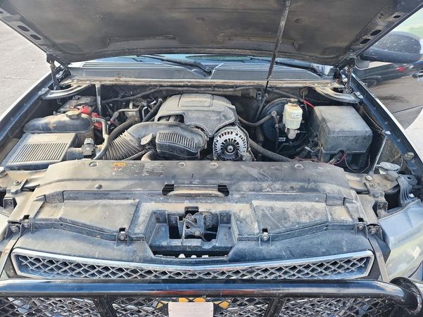 2012 CHEVROLET TAHOE LT — Engine bay
