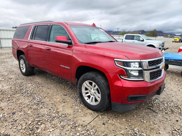 2015 CHEVROLET SUBURBAN LT — Passenger 3/4