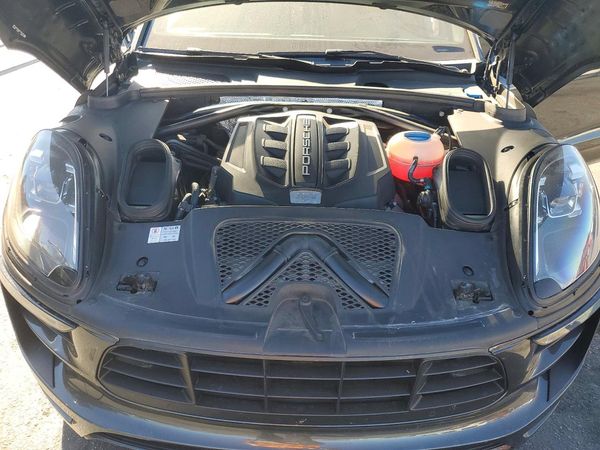 2017 PORSCHE MACAN — Engine bay