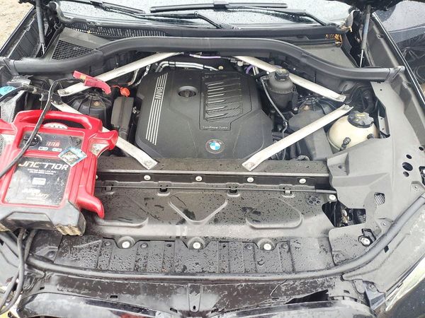 2021 BMW X5 xDrive40i — Engine bay