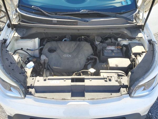 2014 KIA SOUL GL(BASE) — Engine bay