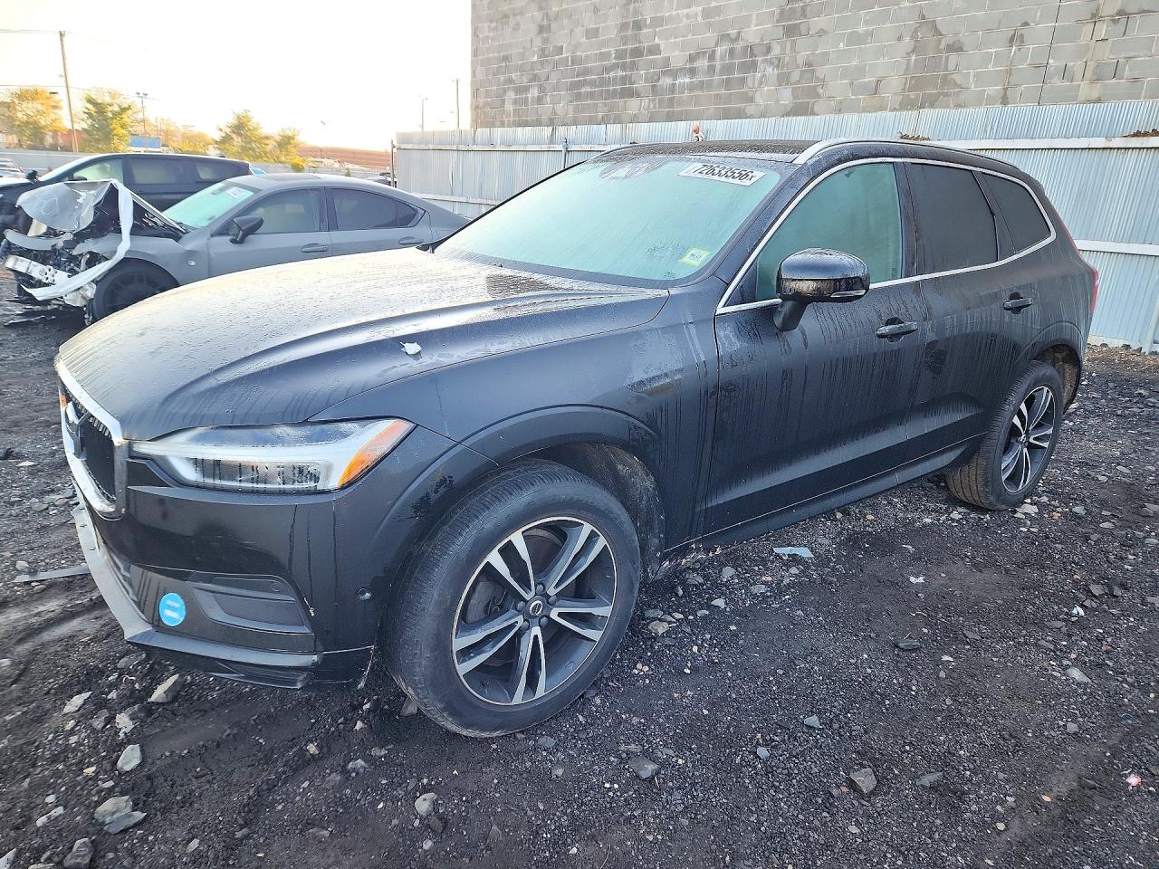 2019 VOLVO XC60 Momentum — Front 3/4