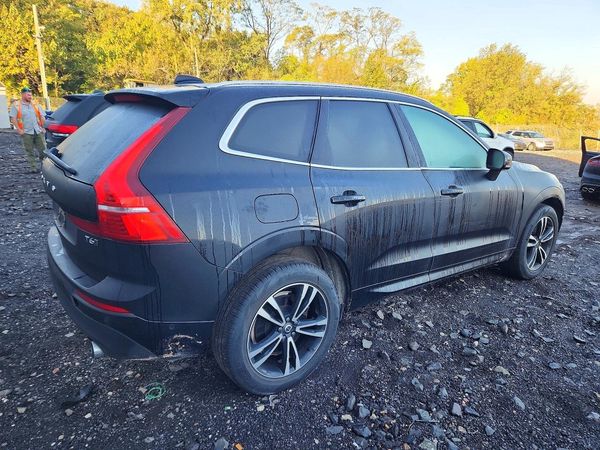 2019 VOLVO XC60 Momentum — PSRA