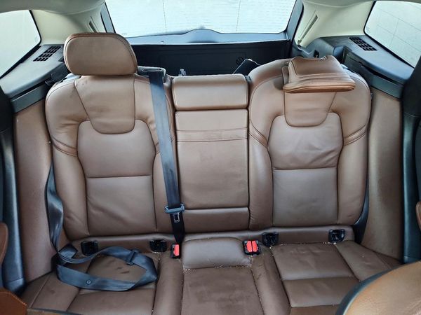 2019 VOLVO XC60 Momentum — SUVN