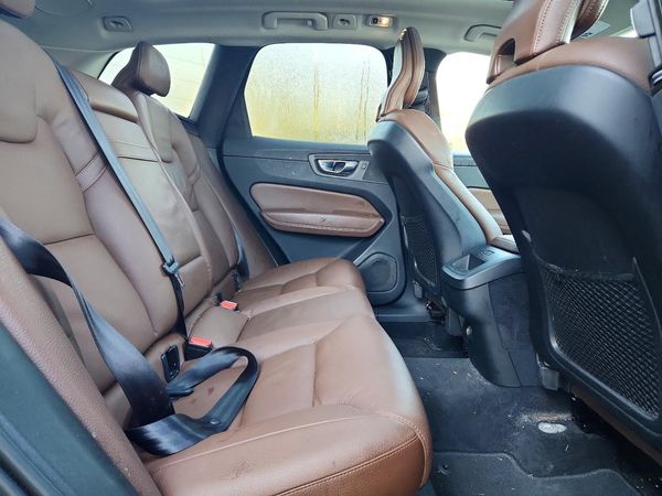 2019 VOLVO XC60 Momentum — PSRS