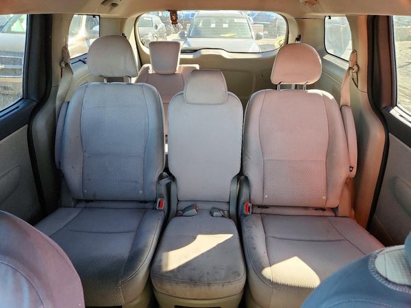 2016 KIA SEDONA LX - Middle-low — SUVN
