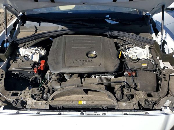 2017 JAGUAR F-PACE Base — Engine bay