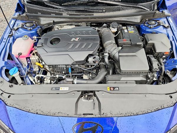 2025 HYUNDAI ELANTRA — Engine bay