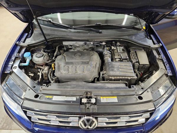 2021 VOLKSWAGEN TIGUAN 4Motion S — Engine bay