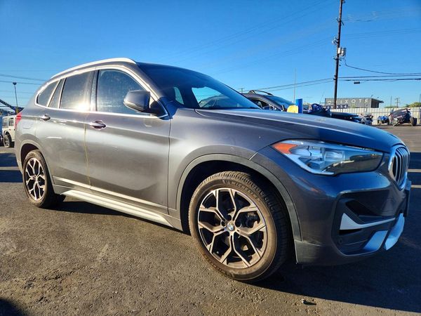 2020 BMW X1 sDrive28i — Passenger 3/4