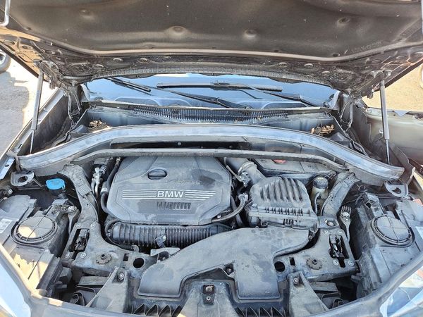 2020 BMW X1 sDrive28i — Engine bay