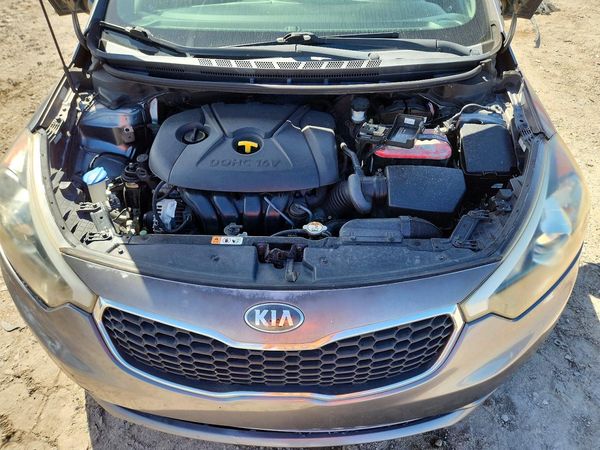 2016 KIA FORTE — Engine bay
