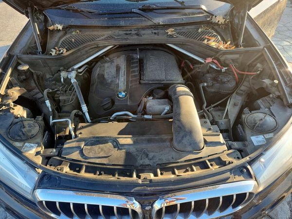 2014 BMW X5 xDrive35i — Engine bay