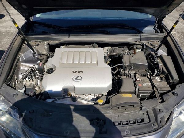 2014 LEXUS ES 350 — Engine bay