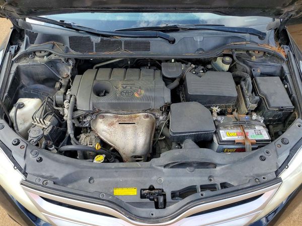 2013 TOYOTA VENZA — Engine bay
